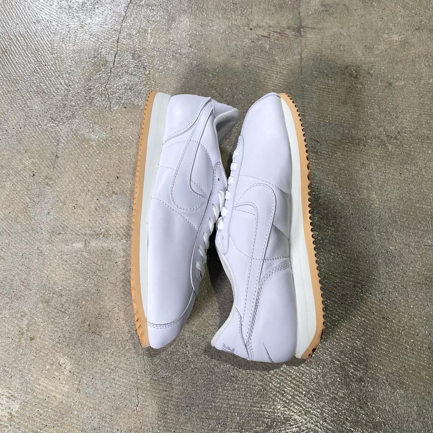 Nike air vortex white on sale gum